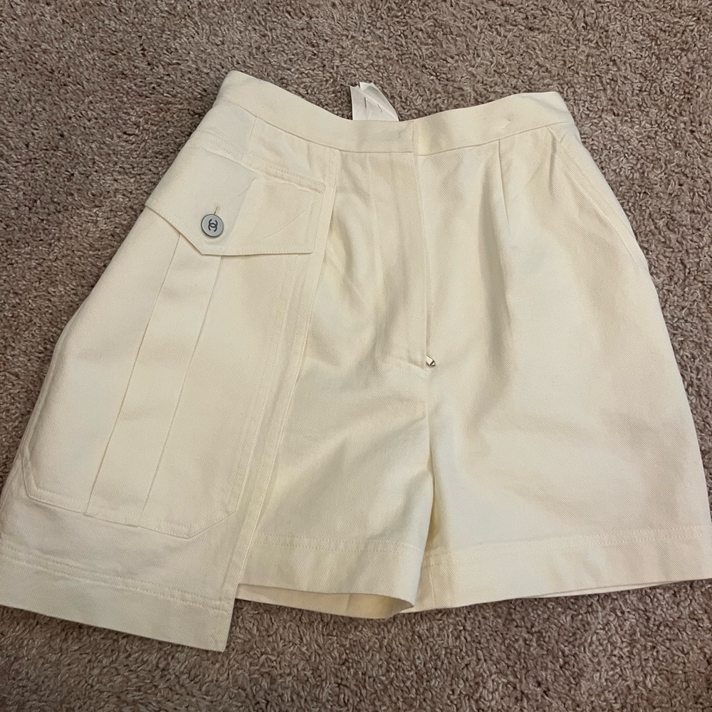Chanel White Shorts Women size 34